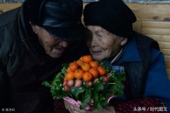 情人节送什么巧克力百岁老夫妻的情人节礼物：贯穿了一辈子的生活，